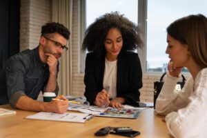 Equipe de RH discute o custo da rotatividade e do turnover na empresa