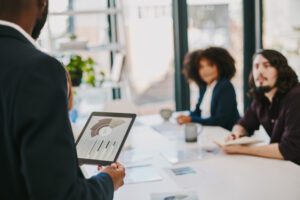 Indicadores de saúde mental e turnover apresentados à liderança da empresa